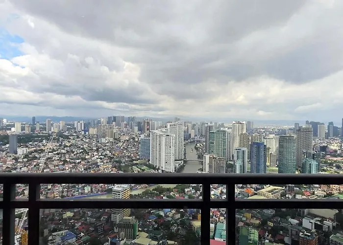 60th Cozy With Balcony Skyline View Smart Tv Manila