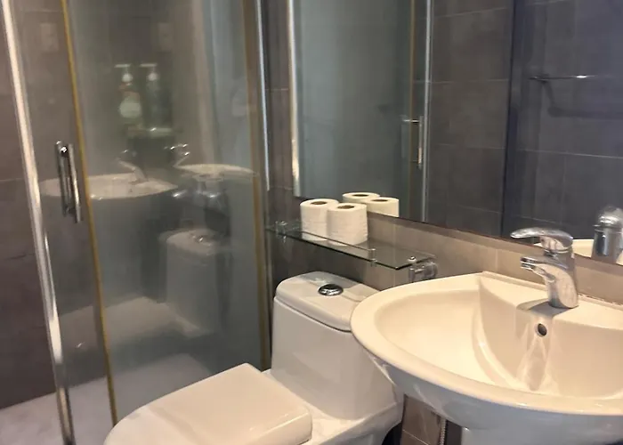 Apartment 60th Cozy With Balcony Skyline View Smart Tv Manila