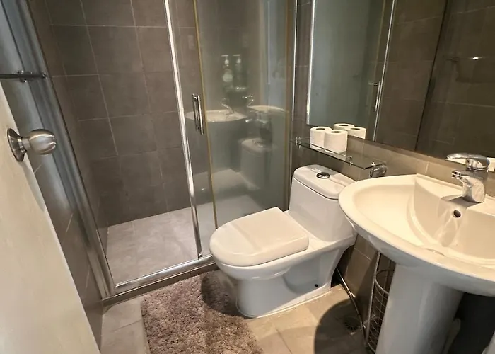 Apartment 60th Cozy With Balcony Skyline View Smart Tv Manila