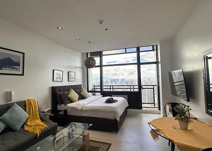 60th Cozy With Balcony Skyline View Smart Tv Apartment Manila