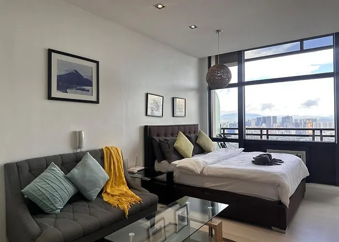 60th Cozy With Balcony Skyline View Smart Tv * Manila