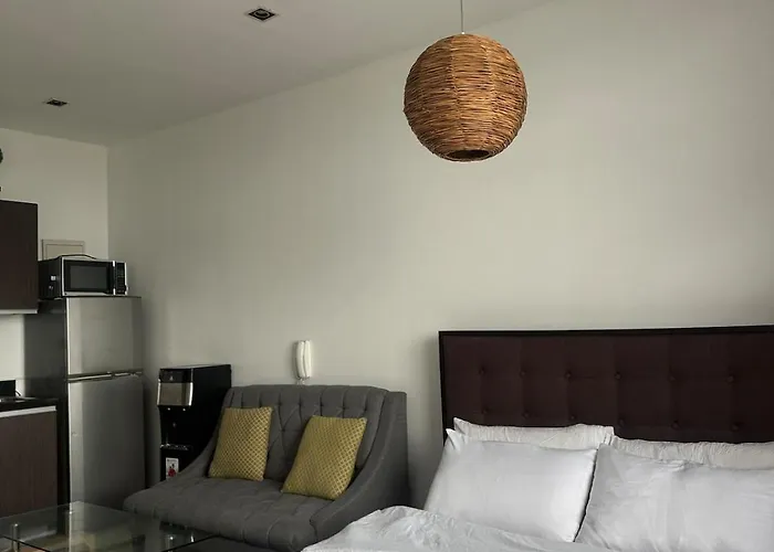 60th Cozy With Balcony Skyline View Smart Tv Apartment